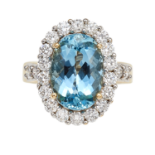 AN AQUAMARINE AND DIAMOND RING in 18ct yellow gold, the oval aquamarine of 4.50 carats encircled