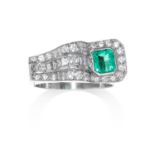 AN ART DECO COLOMBIAN EMERALD AND DIAMOND RING, CIRCA 1940 in platinum, the undulating design set