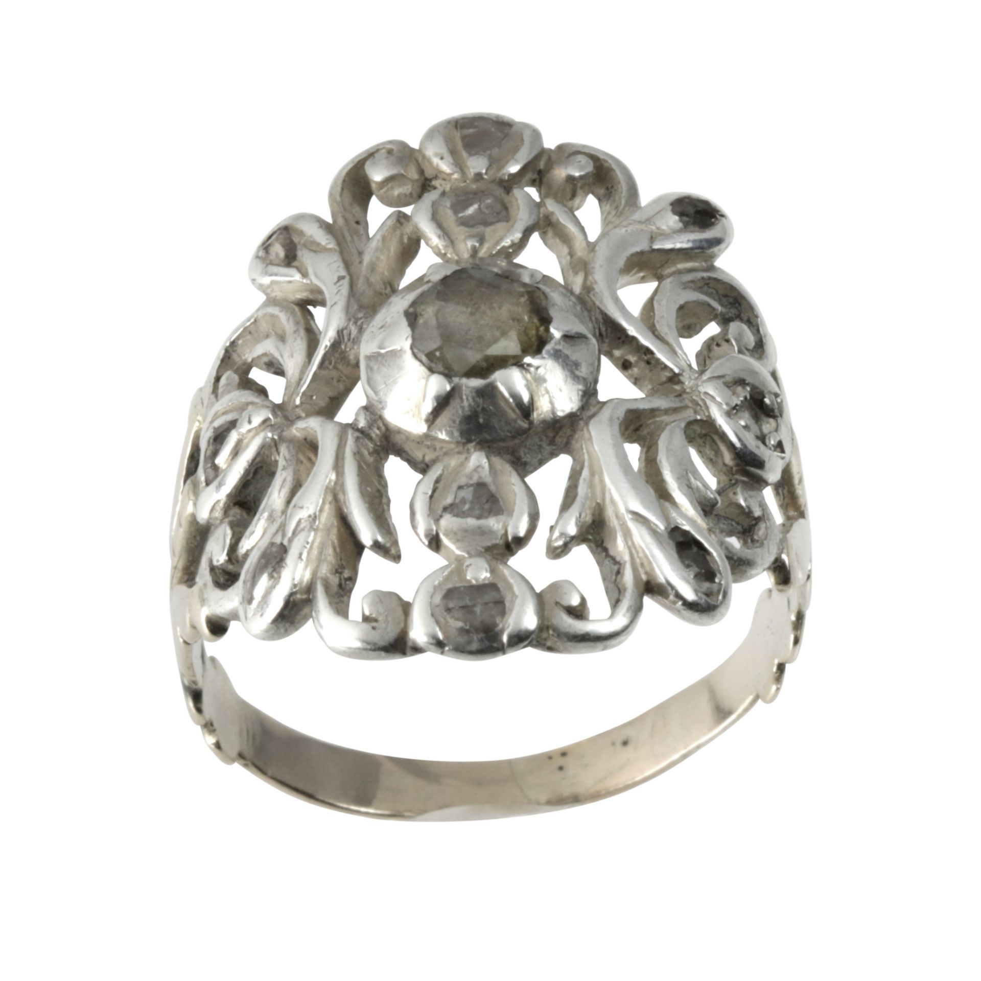 AN ANTIQUE DIAMOND DRESS RING in yellow gold and silver, set with a central rose cut diamond