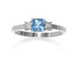 AN AQUAMARINE AND DIAMOND RING in platinum set with a fancy square cut aquamarine between two