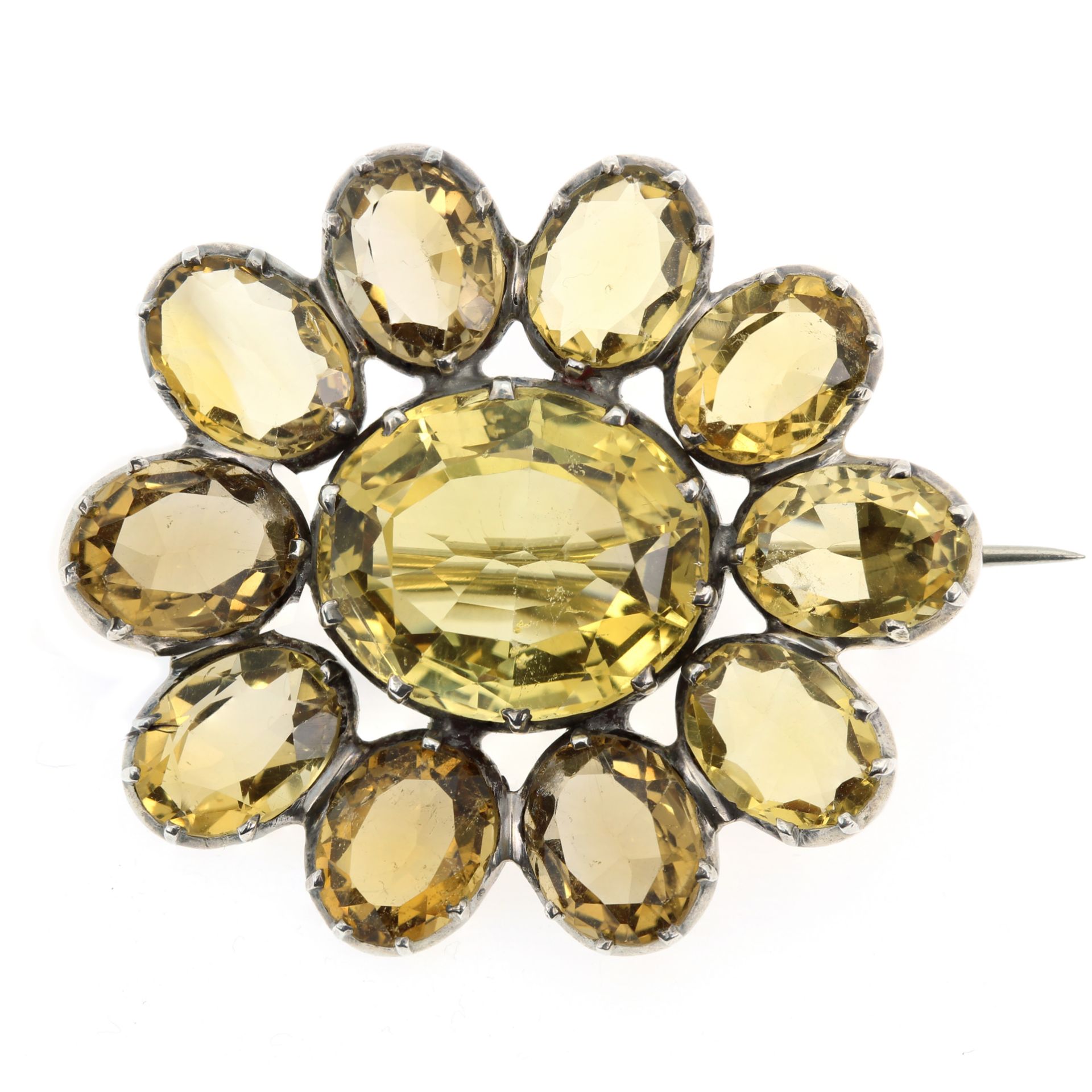 AN ANTIQUE CITRINE BROOCH, 19TH CENTURY in silver, set with a cluster of oval cut citrines,