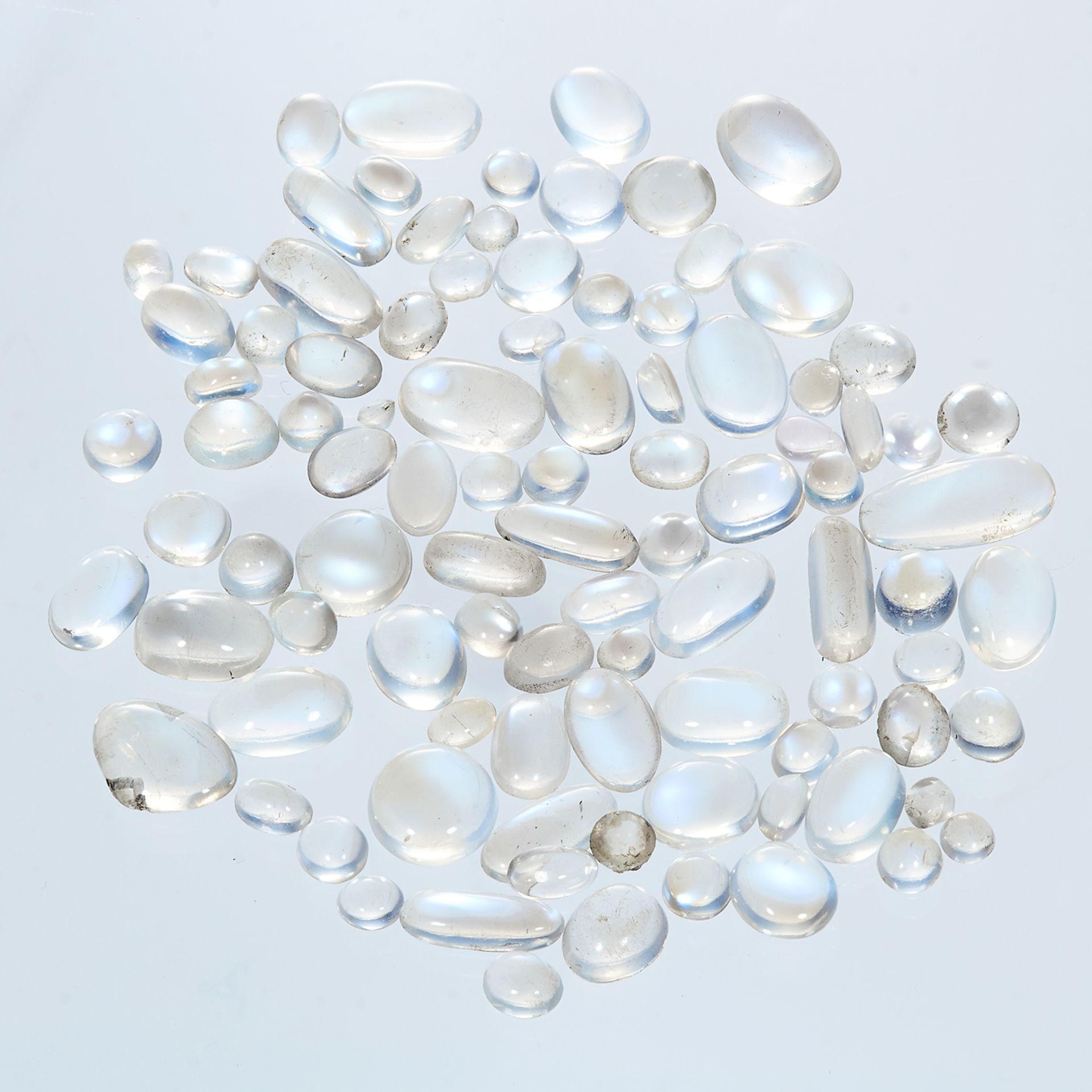 A MIXED LOT OF 116 CARATS OF CABOCHON MOONSTONES variously sizes, mostly round and oval shapes, - Bild 2 aus 2