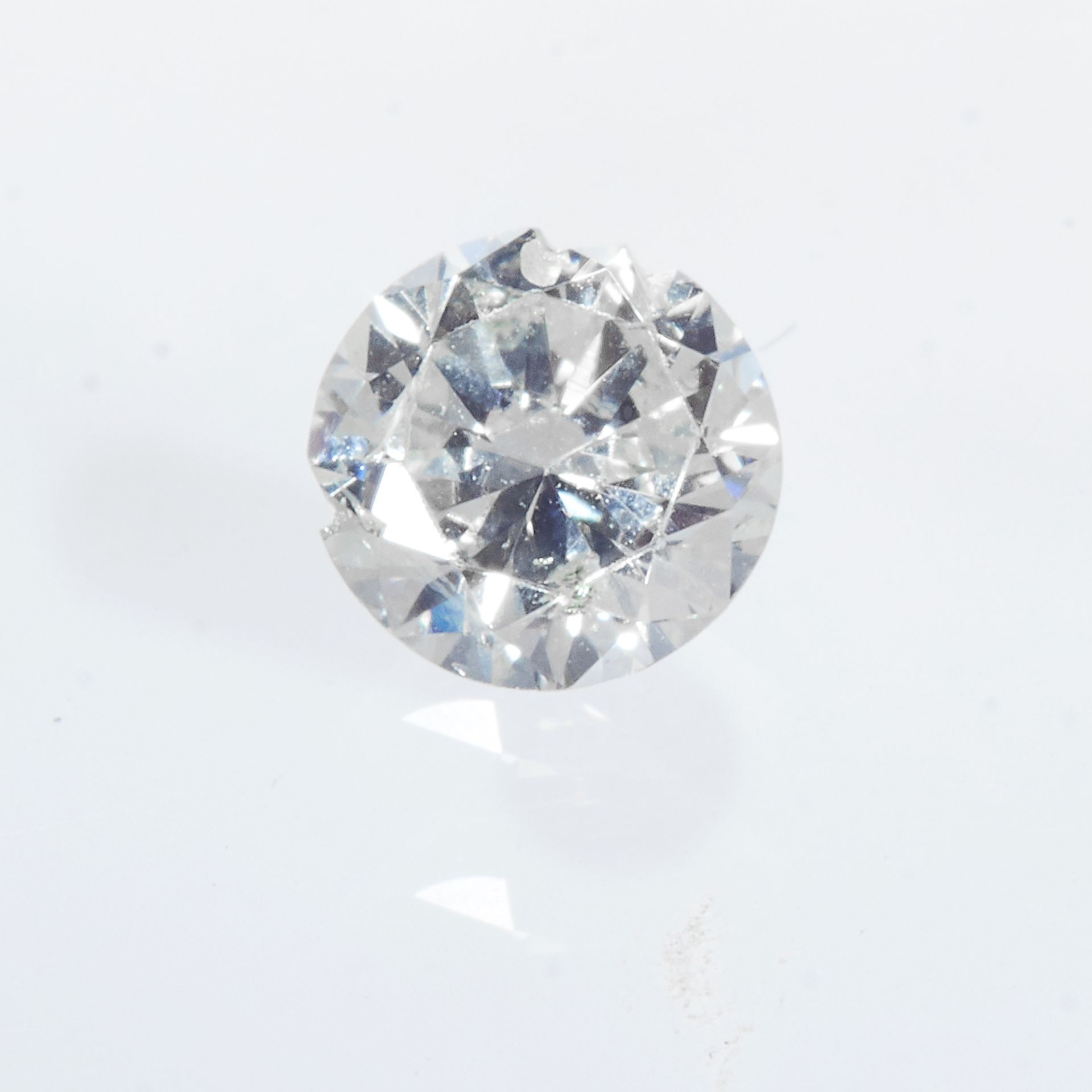 A 0.69 CARAT LOOSE DIAMOND round brilliant cut, approximately 0.69 carats. - Bild 2 aus 2