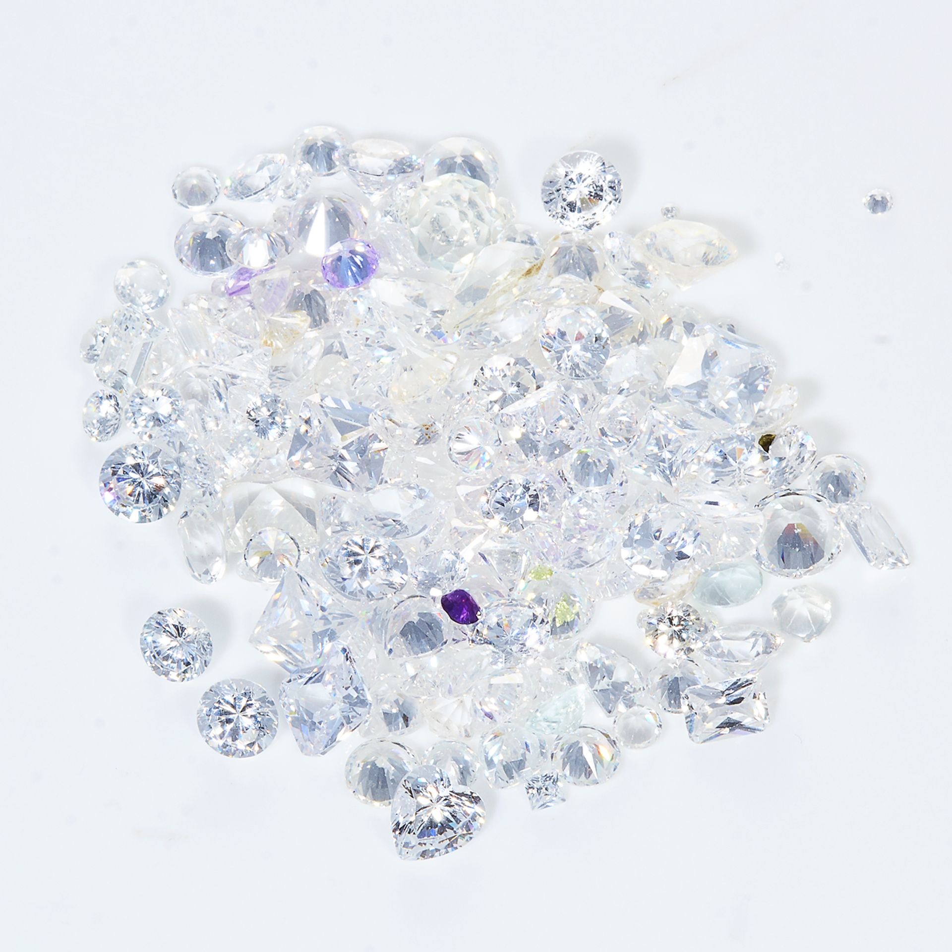 A 225.25 CARAT PARCEL OF CUBIC ZIRCONIA of various sizes and shapes