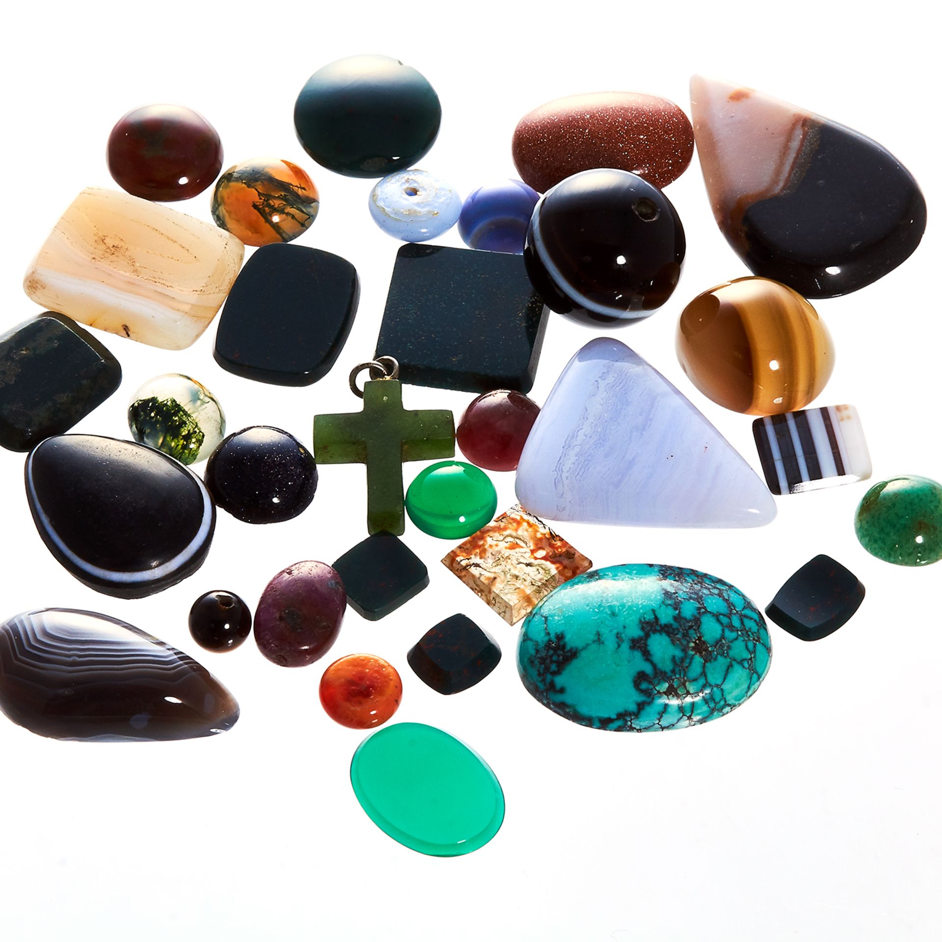 A 334.30 CARAT PARCEL OF HARDSTONES to include banded agate beads and cabochons, goldstone,