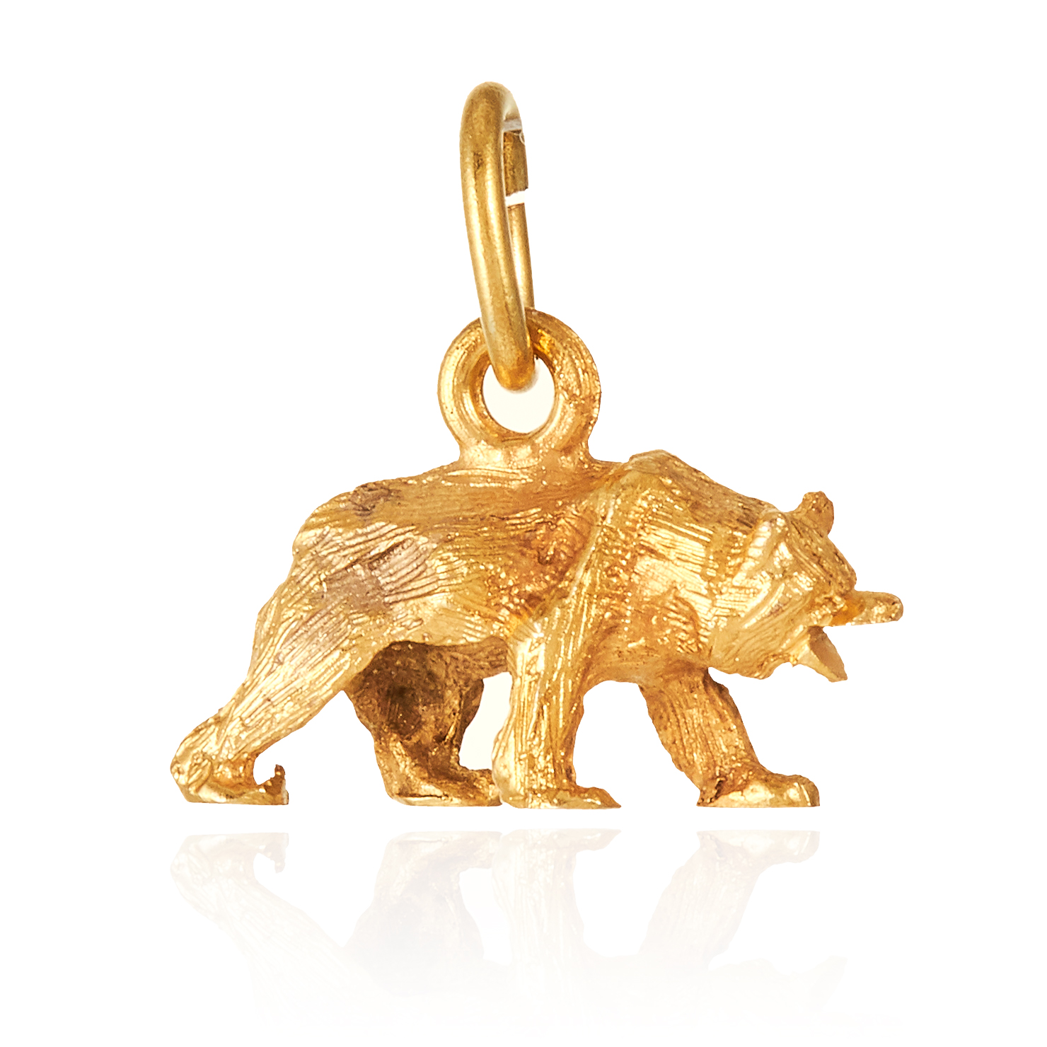 A GOLD BEAR CHARM in yellow gold, designed as a bear in motion, unmarked, 1.6cm, 1.7g.