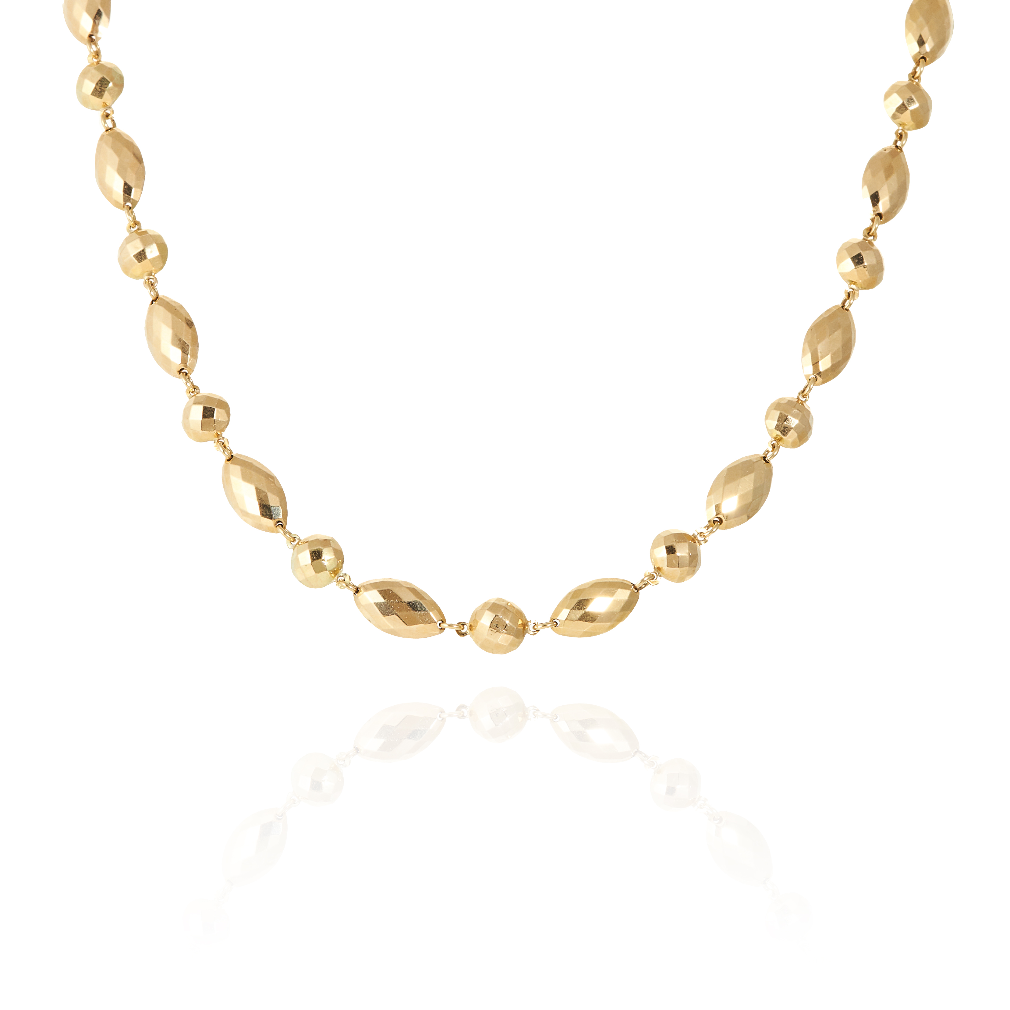 AN ANTIQUE GOLD FANCY LINK CHAIN in yellow gold, comprising of alternating circular and oval faceted