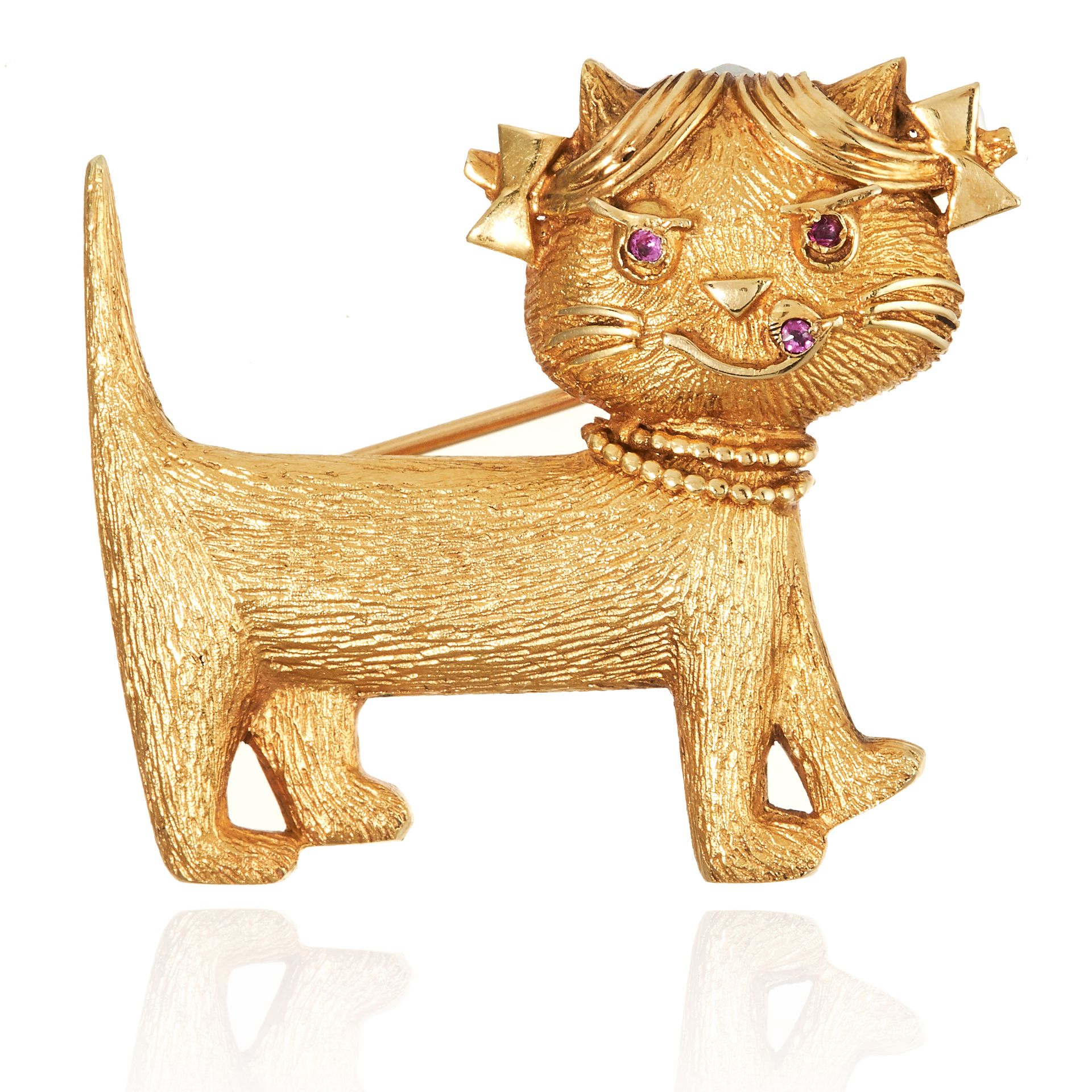 A RUBY CAT BROOCH in 18ct yellow gold, designed as a cat with ruby jewelled eyes and tongue,