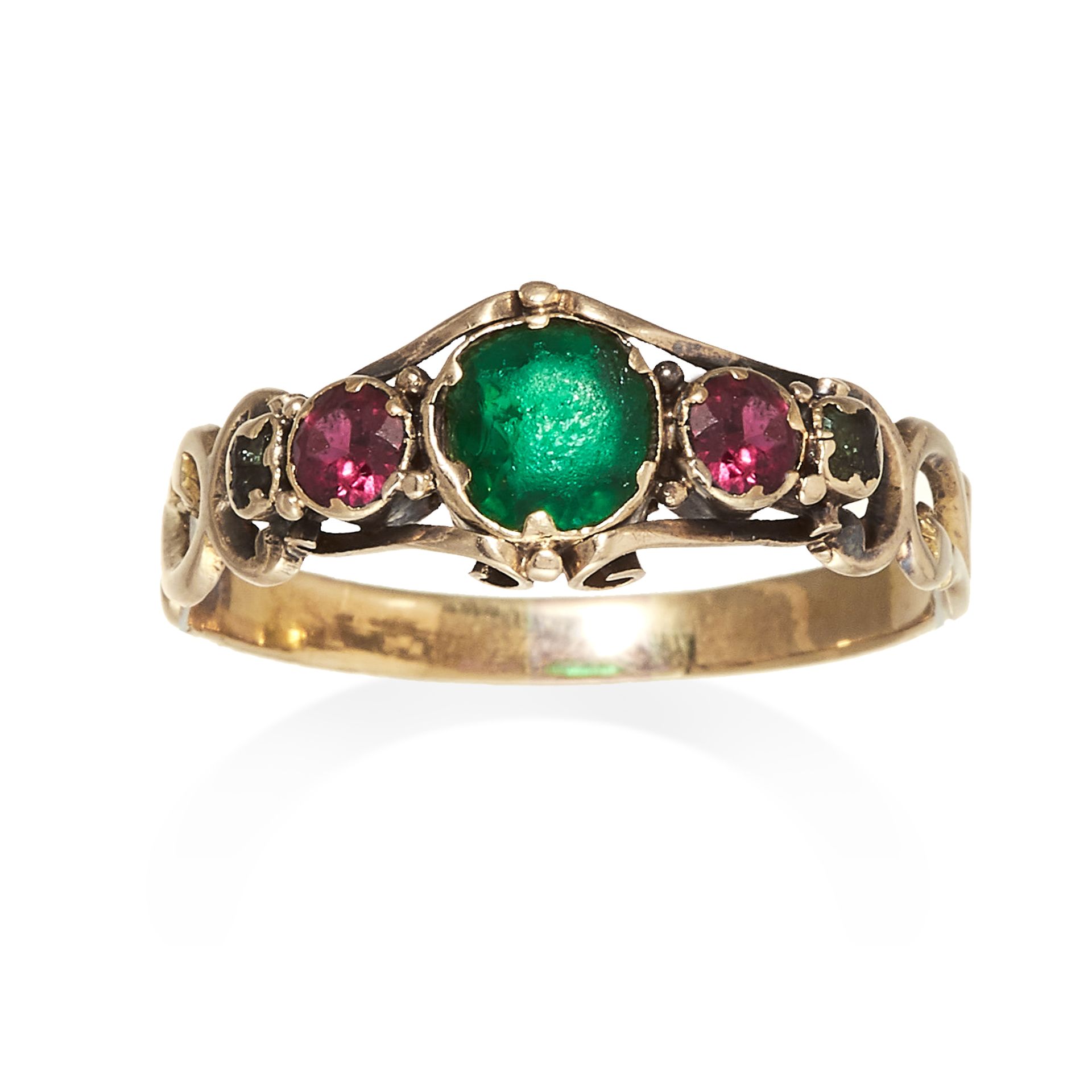 AN ANTIQUE GARNET RING, GEORGIAN in high carat yellow gold, comprising of a green stone between two