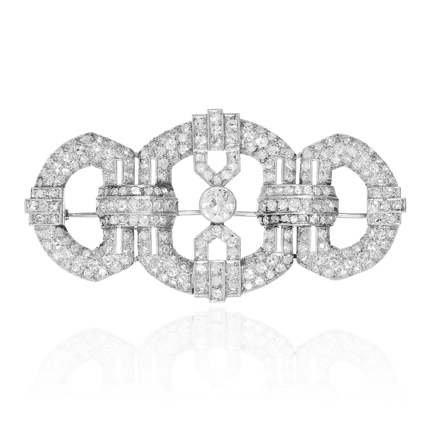 AN ART DECO DIAMOND BROOCH in white gold or platinum, the Art Deco design is set with a central