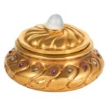 A MOONSTONE, RUBY AND DIAMOND BOX in high carat yellow gold, jewelled with a cabochon moonstone top,
