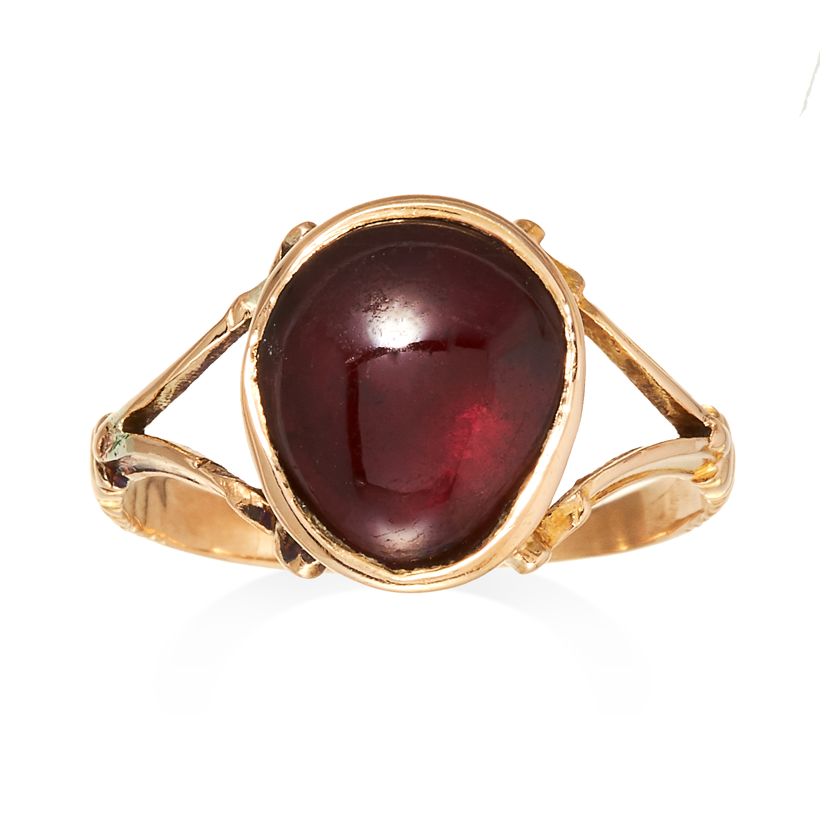 AN ANTIQUE GARNET RING, 19TH CENTURY in yellow gold, set with a large oval cabochon garnet on a