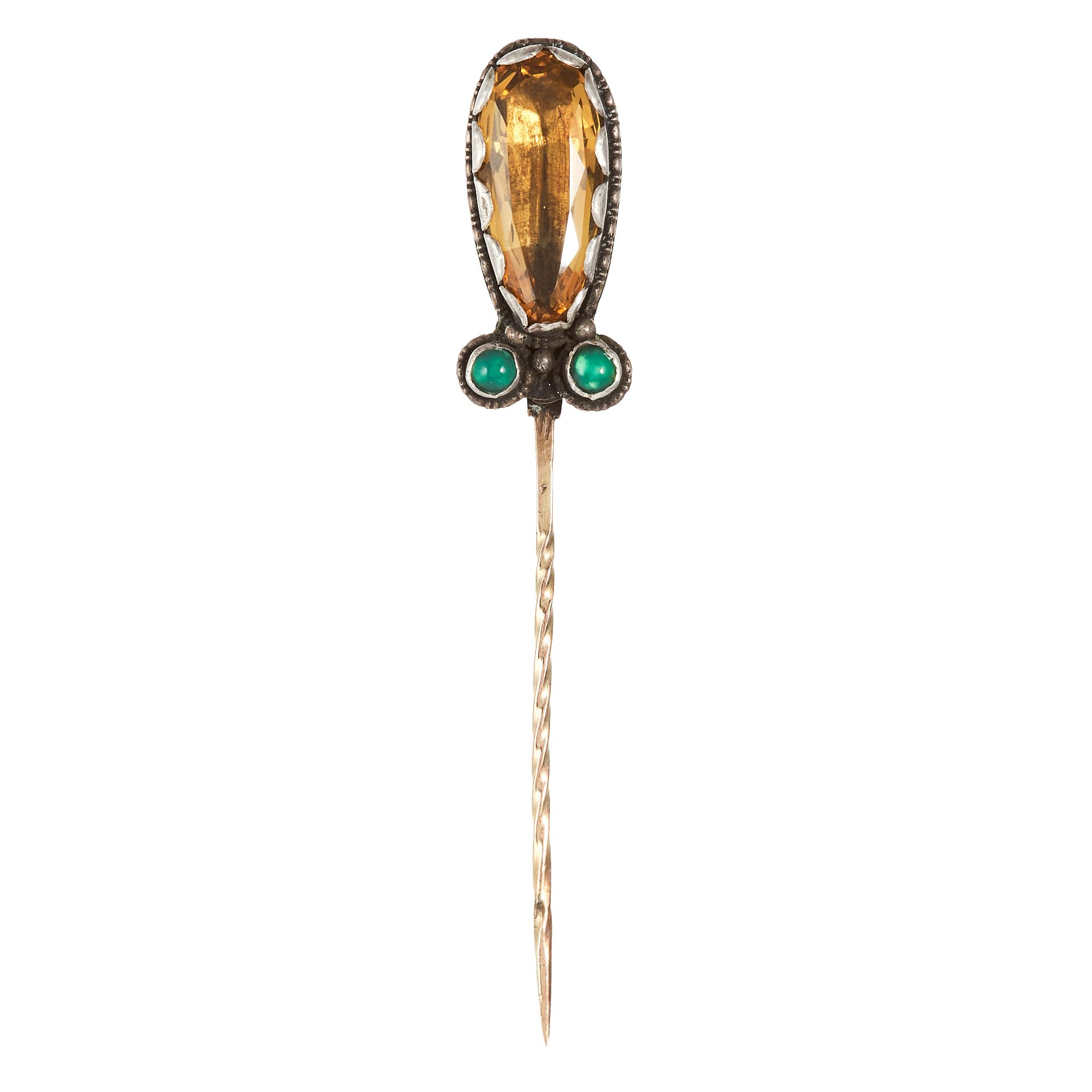 AN ANTIQUE CITRINE AND CHRYSOPRASE HAT / TIE PIN in gold and silver, set with a large pear cut