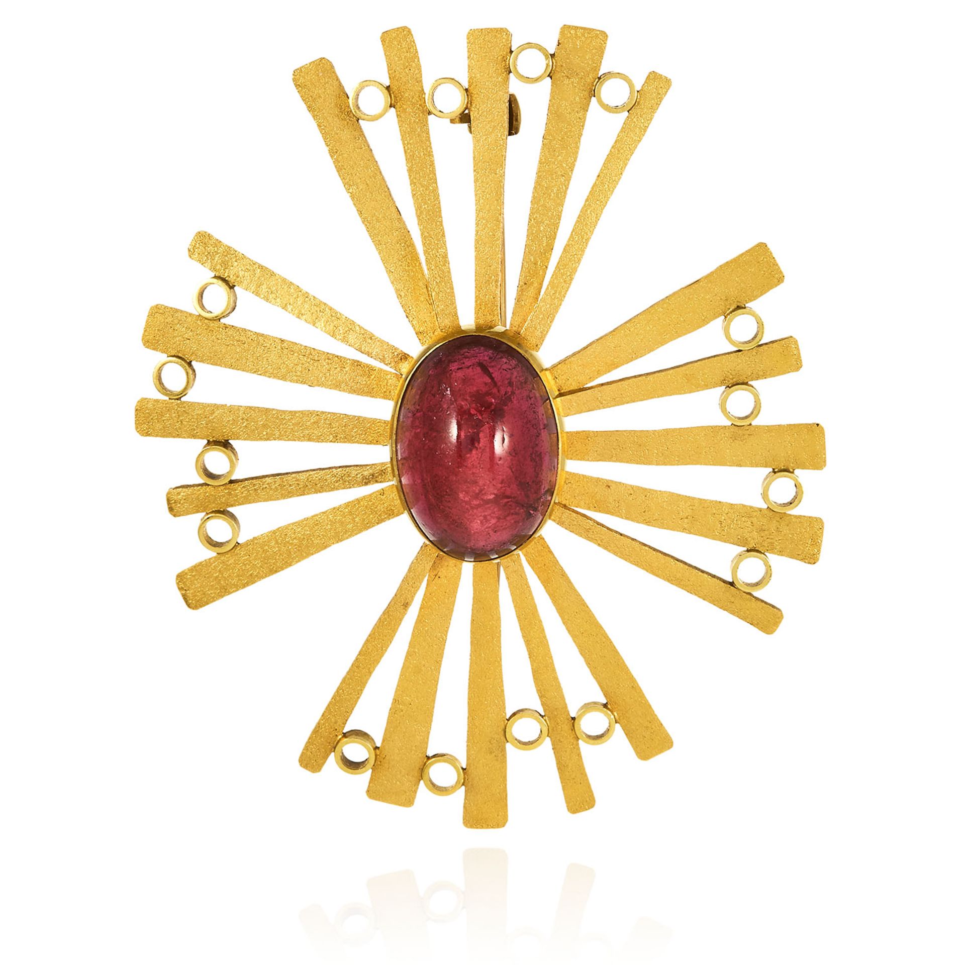 A VINTAGE TOURMALINE CROSS BROOCH in 18ct yellow gold, set with a central cabochon tourmaline,