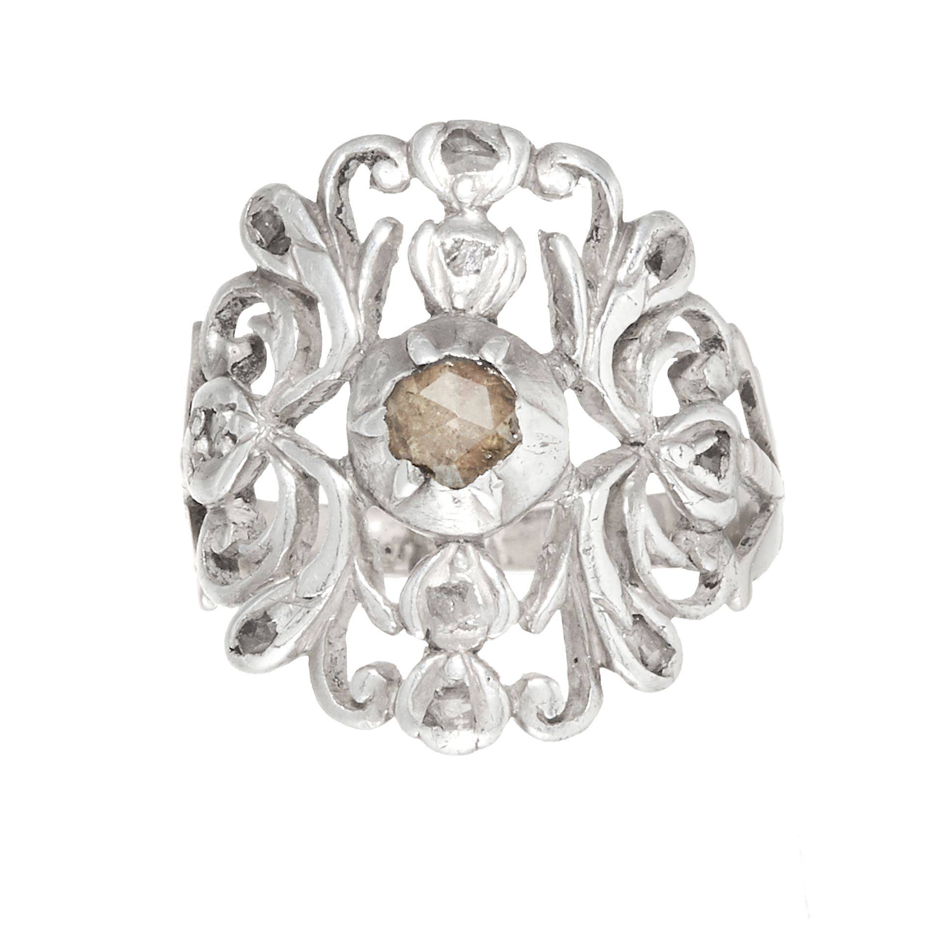 A DIAMOND DRESS RING, DUTCH / SPANISH, EARLY 19TH CENTURY, in yellow gold and silver, set with a
