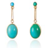 A PAIR OF TURQUOISE EARRINGS in yellow gold, formed of turquoise cabochon drops connected by gold