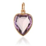 AN AMETHYST HEART PENDANT in yellow gold, comprising of a heart cut amethyst, unmarked, 2.3cm, 3.