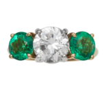 A DIAMOND AND COLUMBIAN EMERALD THREE STONE RING, TIFFANY in 18ct yellow gold and platinum, set with