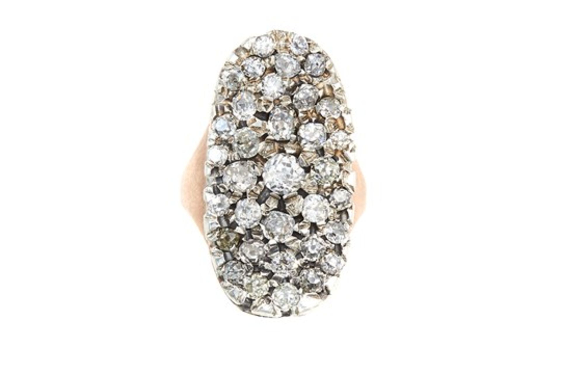 AN ANTIQUE DIAMOND CLUSTER RING in yellow gold and silver, the elongated oval face jewelled with old