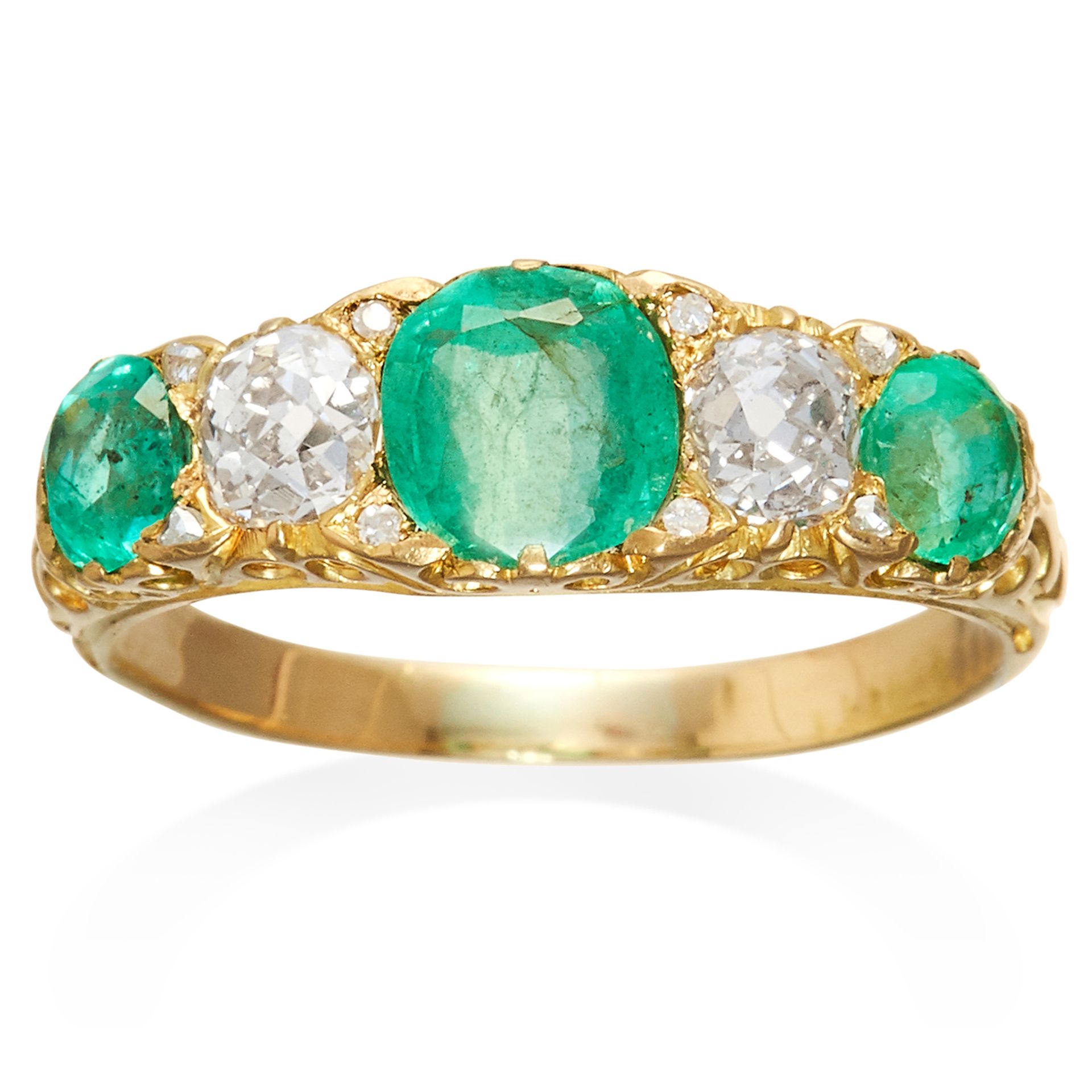 AN ANTIQUE EMERALD AND DIAMOND RING in high carat yellow gold, three emeralds totalling 1.47