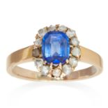 AN ANTIQUE SAPPHIRE AND DIAMOND RING in yellow gold, the oval cut sapphire encircled by diamonds,