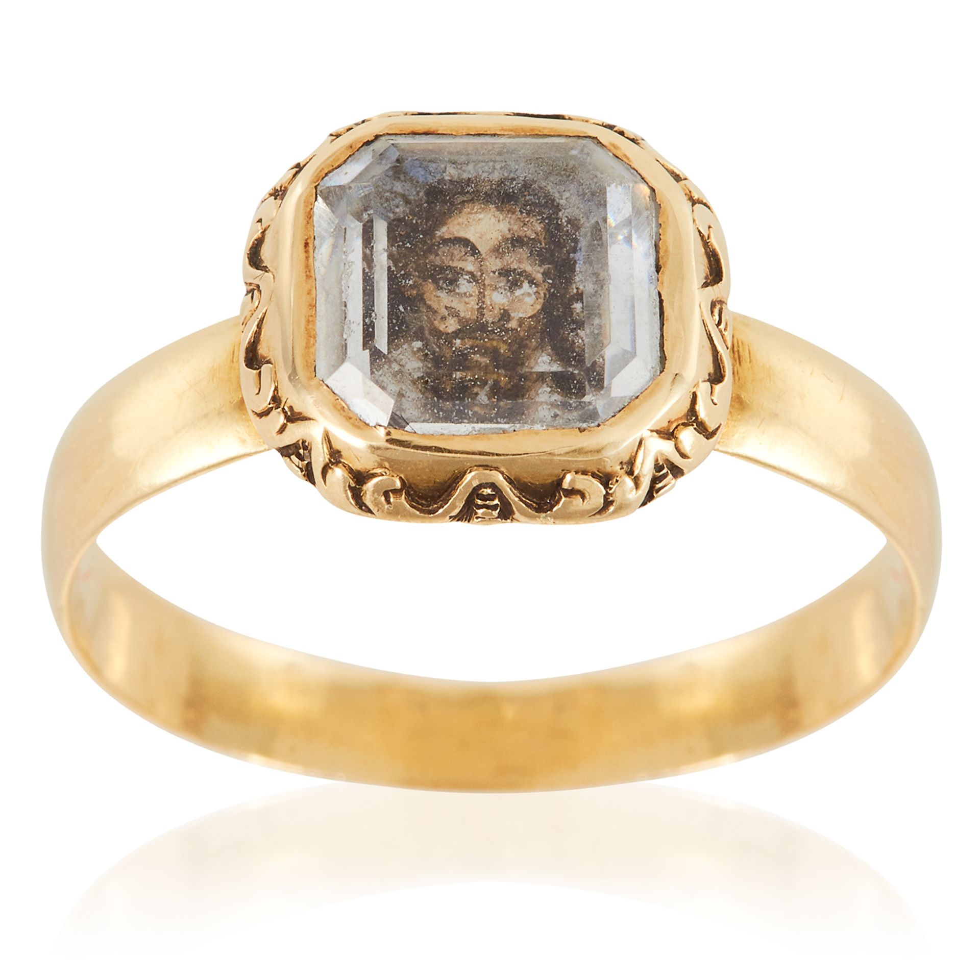 AN ANTIQUE STUART CRYSTAL MEMENTO PORTRAIT MINIATURE RING, 17TH CENTURY in yellow gold, set with a