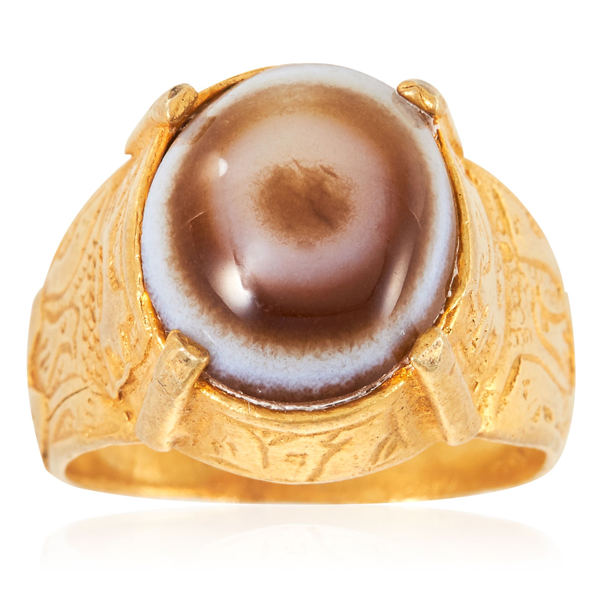 AN ANTIQUE HARDSTONE DRESS RING in high carat yellow gold, set with a cabochon hardstone in engraved