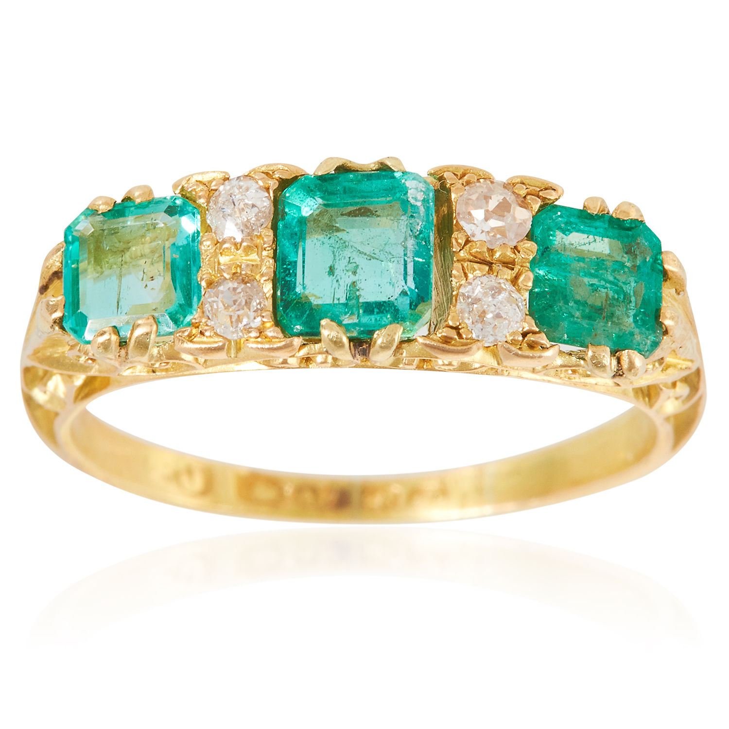 AN ANTIQUE EMERALD AND DIAMOND RING in 18ct yellow gold, the three step cut emeralds punctuated by