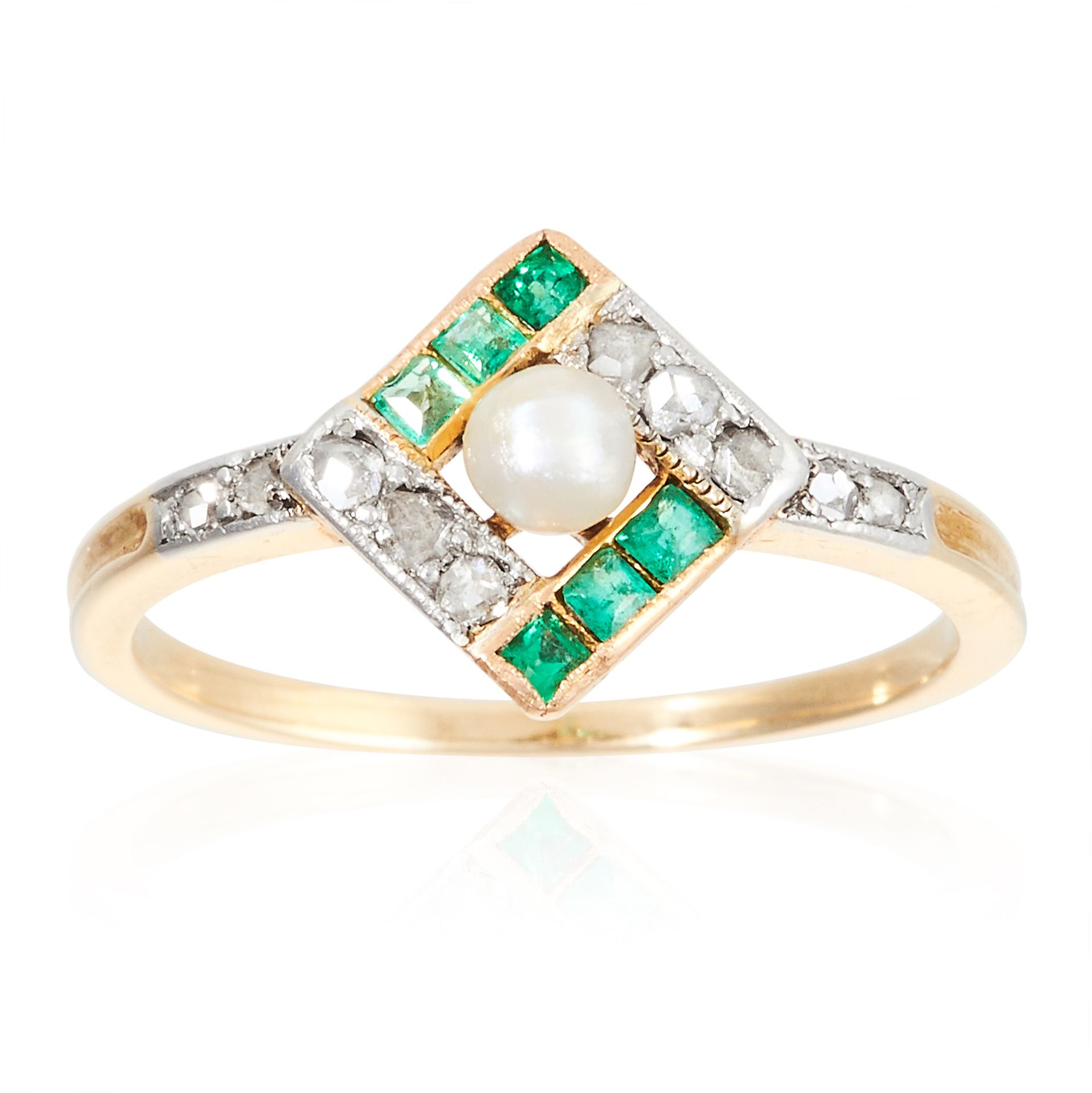 AN ART DECO PEARL, EMERALD AND DIAMOND RING in 18ct yellow gold, the central pearl within a