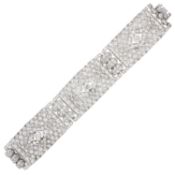 AN ANTIQUE ART DECO DIAMOND BRACELET CIRCA 1940 in platinum, the articulated links jewelled with