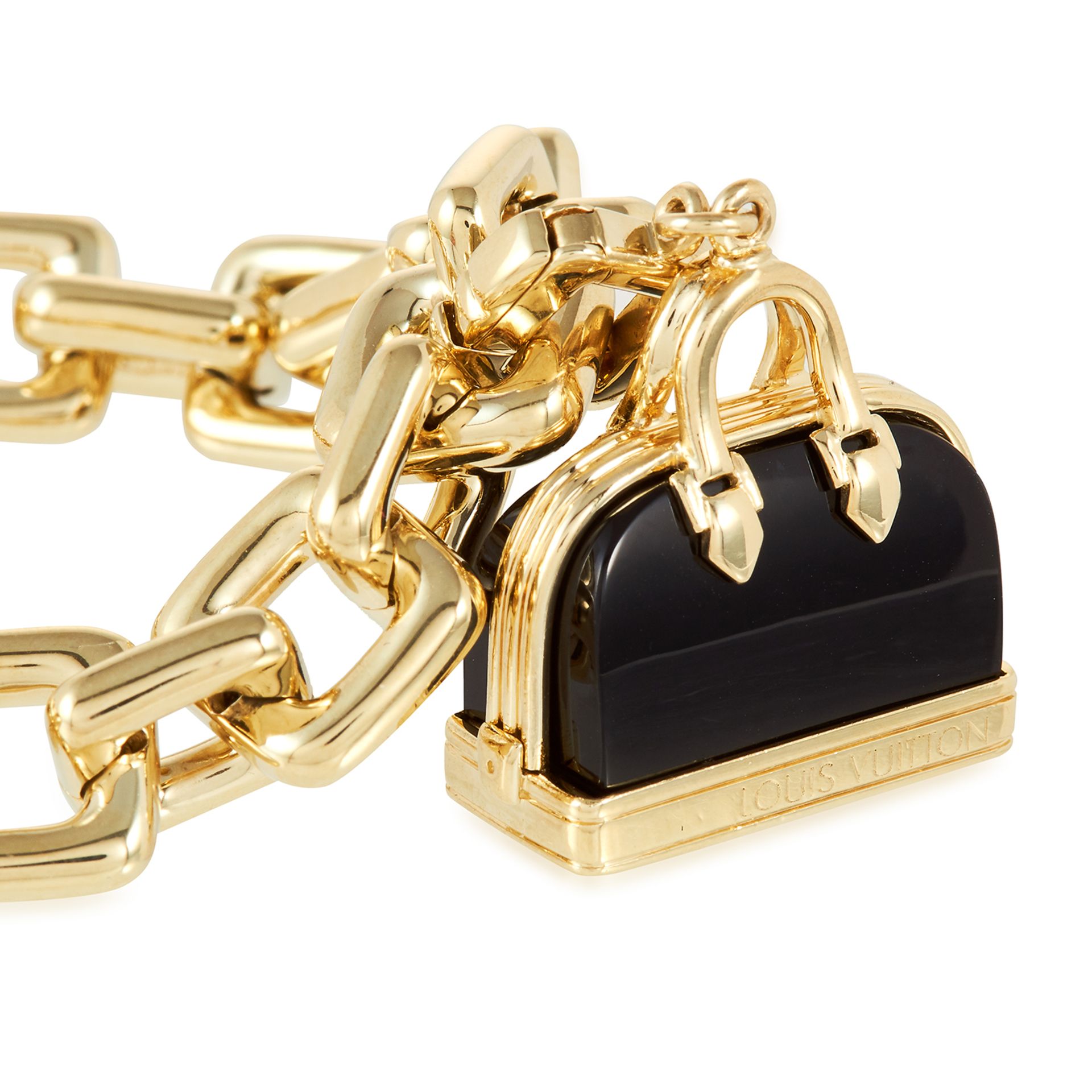 AN ONYX CHARM BRACELET, LOUIS VUITTON in 18ct yellow gold, set an with onyx handbag charm, a padlock - Bild 2 aus 2