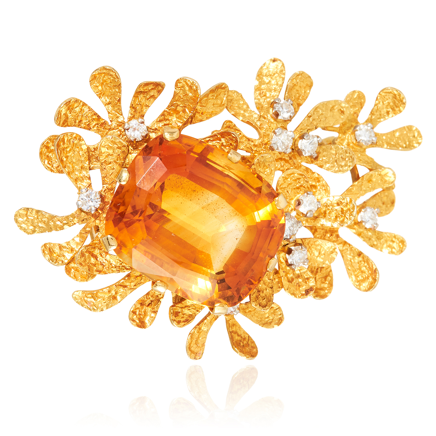 A CITRINE AND DIAMOND RING, EARRINGS AND BROOCH SUITE, HG 1969 in 18ct yellow gold, each set with - Image 4 of 4