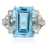 AN ANTIQUE ART DECO AQUAMARINE AND DIAMOND RING in platinum or white gold, the emerald cut