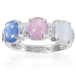 A STAR SAPPHIRE AND DIAMOND RING in 18ct white gold, set with a white, pink and blue star sapphire
