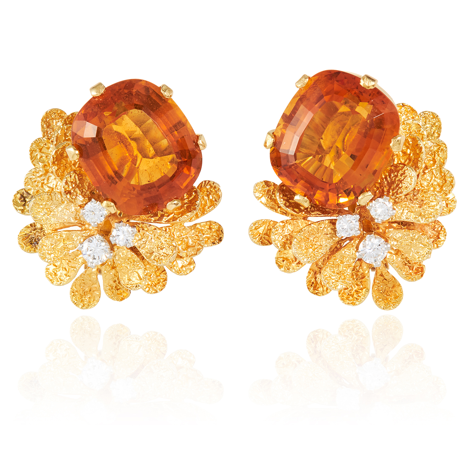 A CITRINE AND DIAMOND RING, EARRINGS AND BROOCH SUITE, HG 1969 in 18ct yellow gold, each set with - Image 3 of 4