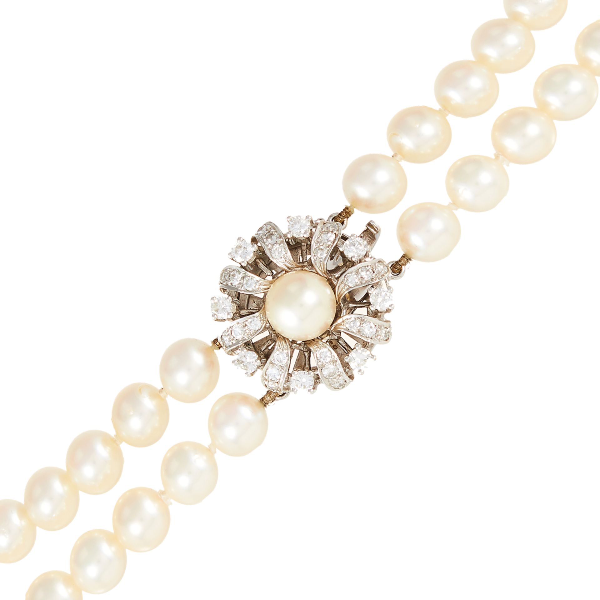 A PEARL AND DIAMOND TWO ROW NECKLACE in 18ct white gold, comprising two rows of pearls on a pearl - Bild 2 aus 2