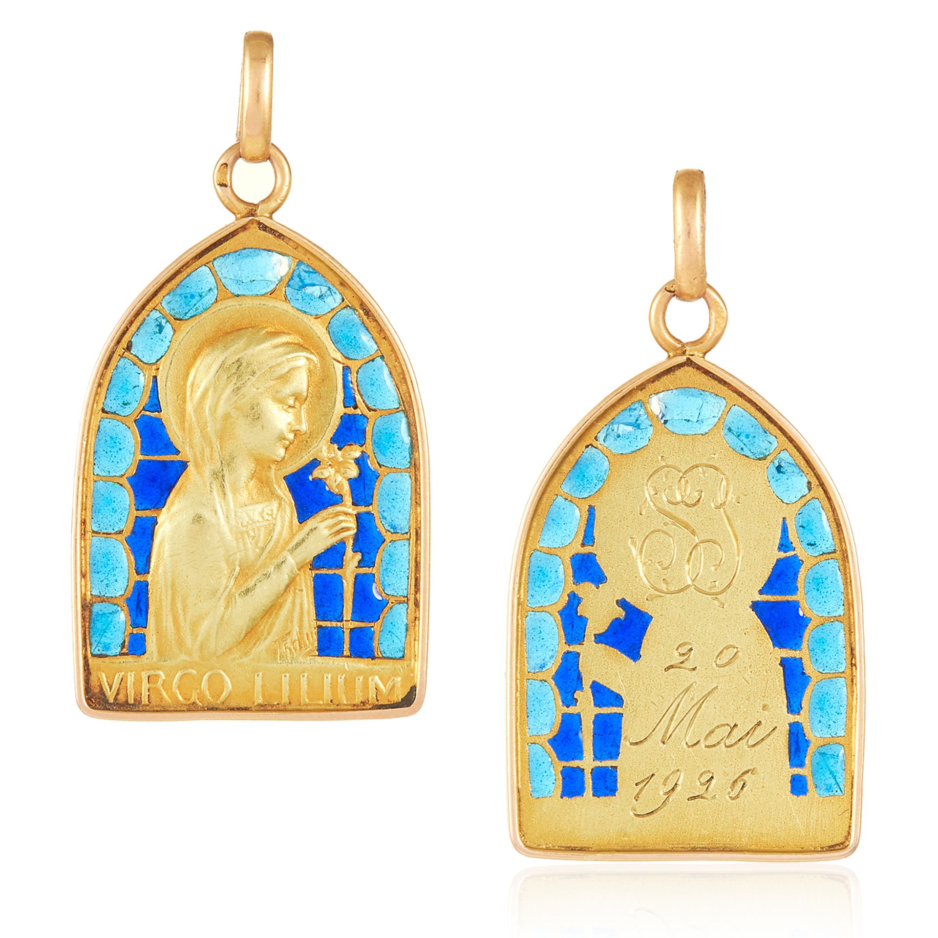 AN ANTIQUE PLIQUE A JOUR ENAMEL VIRGIN MARY PENDANT, 1920s in 18ct yellow gold, designed with the