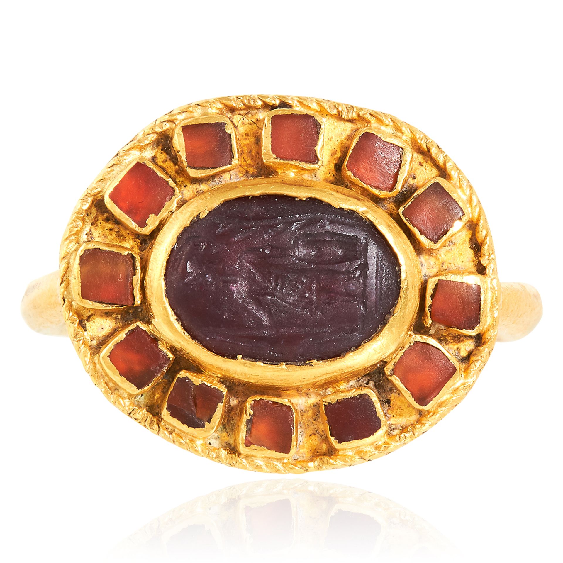 AN ANTIQUE HARD-STONE INTAGLIO RING, POSSIBLY ROMAN in high carat yellow gold, set with a hard-stone