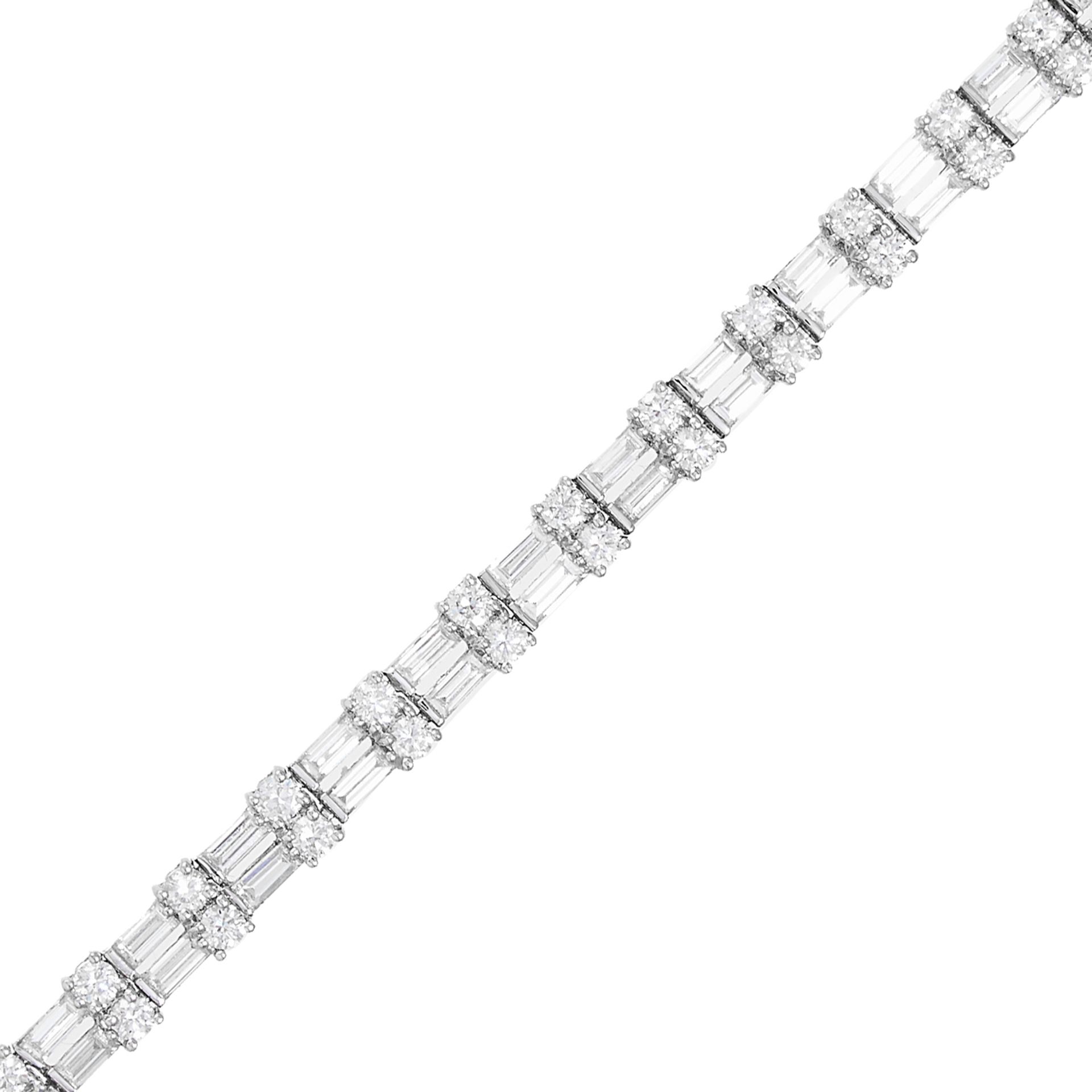 A 9.24 CARAT DIAMOND BRACELET in 18ct white gold, set with alternating round and baguette cut - Bild 2 aus 2