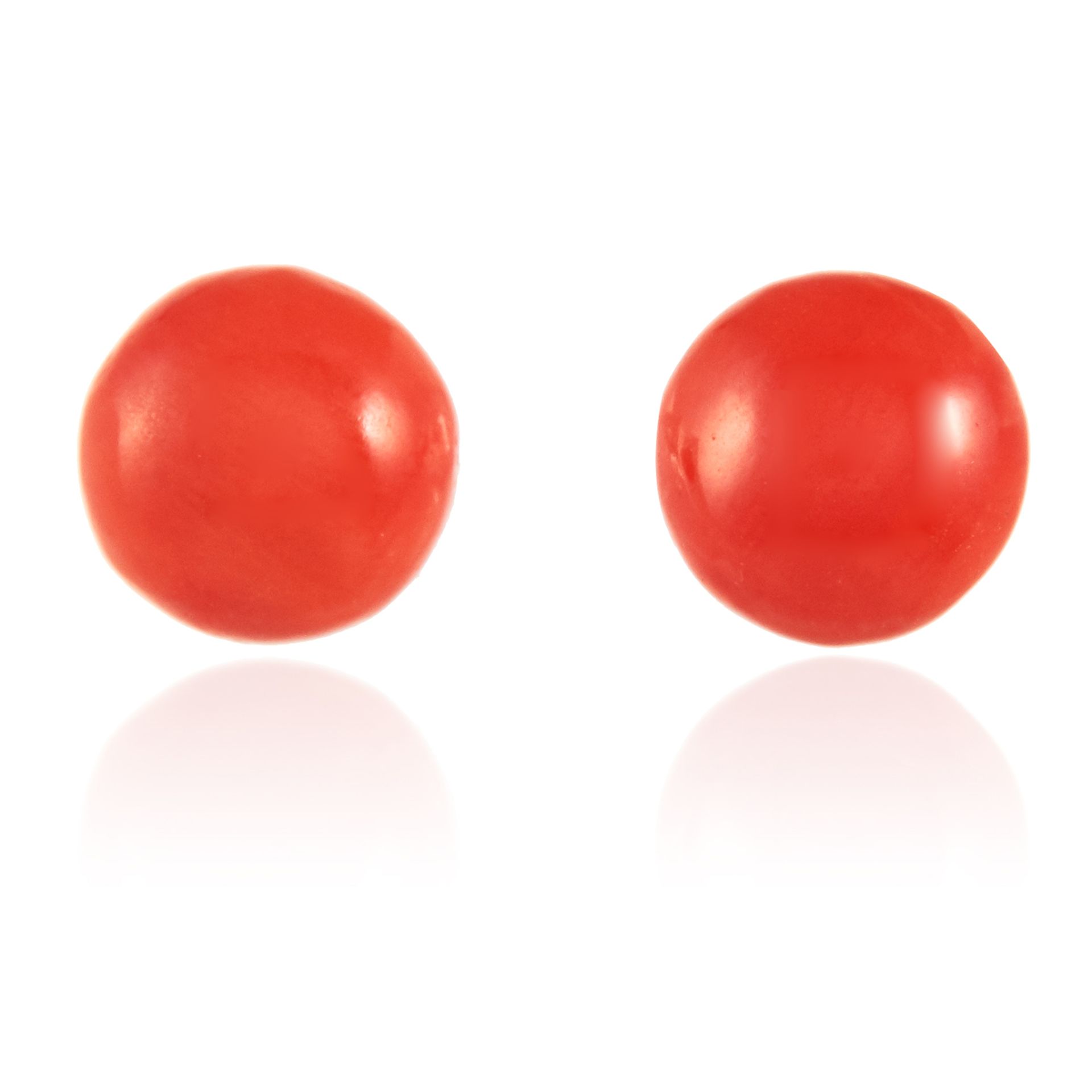 A PAIR OF CORAL STUD EARRINGS in high carat yellow gold, each set with a polished coral bead of 8mm,