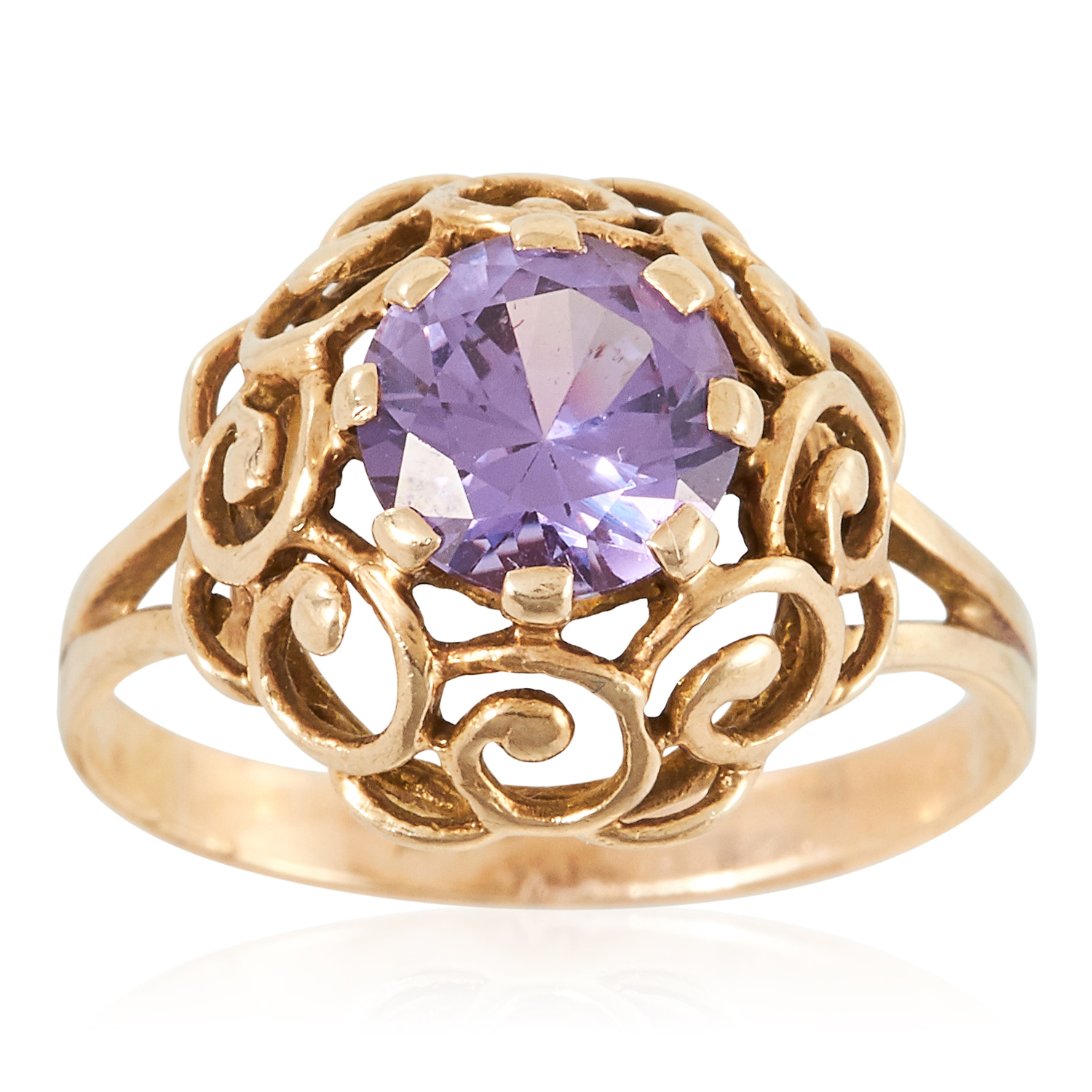 A GEM SET RING in yellow gold, set with a round cut colour change synthetic sapphire, unmarked, size