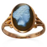 AN ANTIQUE GOLD CAMEO RING in 9ct yellow gold, set with a cameo of a Grecian woman, full British