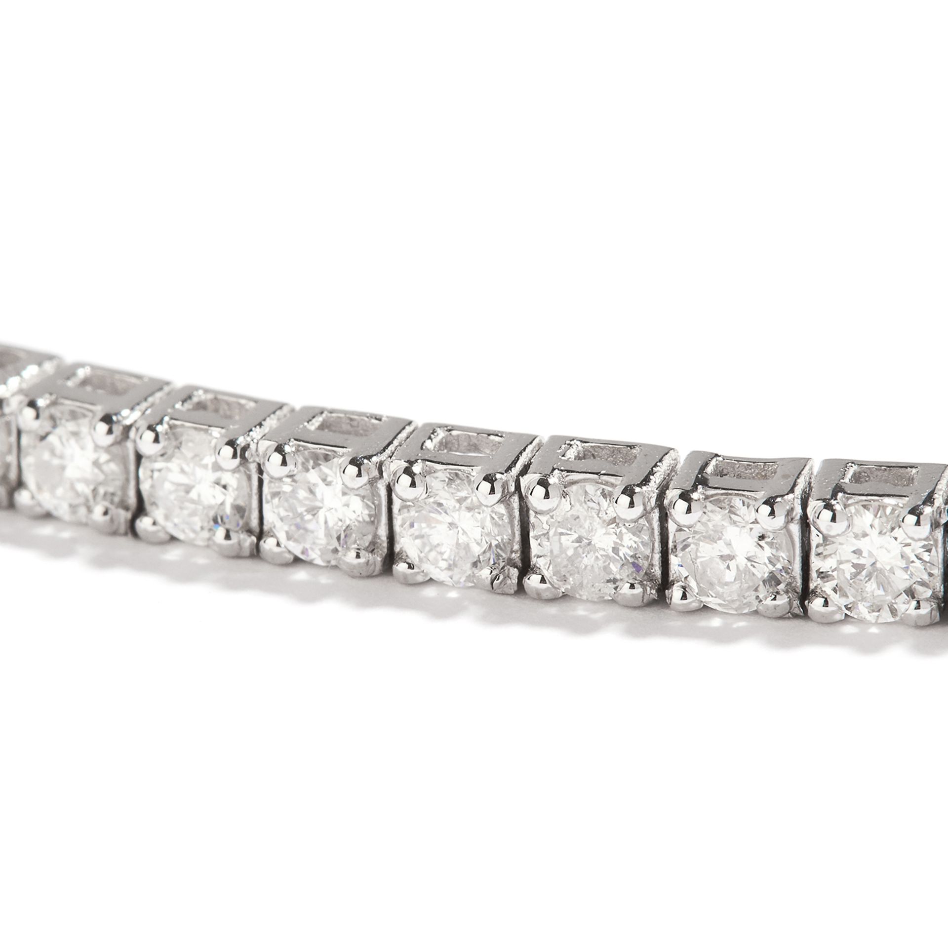 5.60 CART DIAMOND LINE BRACELET in 18ct white gold, comprising a single row of round cut diamonds, - Bild 2 aus 2