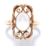 ANTIQUE MOONSTONE DRESS RING in yellow gold, set with a cabochon moonstone in open framework design,