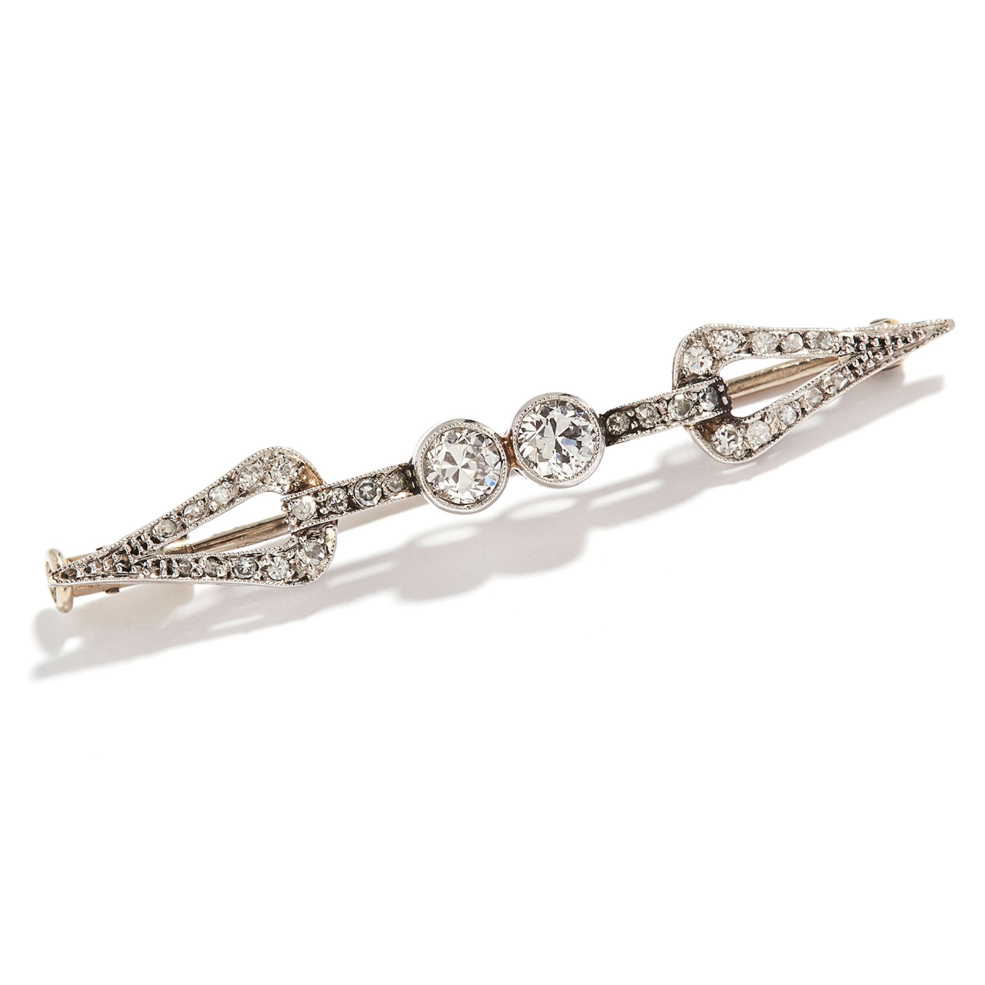 ANTIQUE DIAMOND BROOCH in high carat yellow gold and platinum, bar design with arrow head ends,