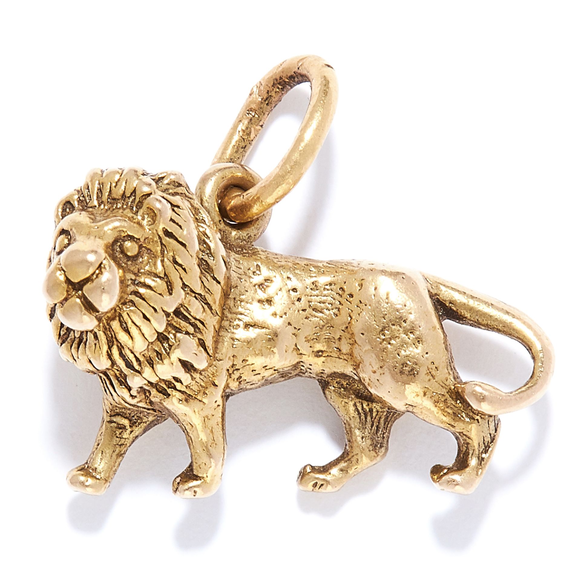 A LION CHARM / PENDANT in yellow gold, designed as a lion, British hallmarks, 1.8cm, 3.86g.