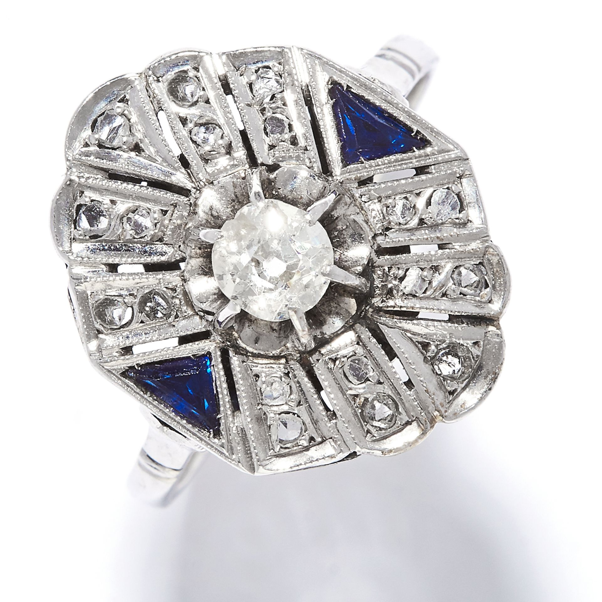 ART DECO DIAMOND AND SAPPHIRE RING in platinum or white gold, the oval face set with an old cut