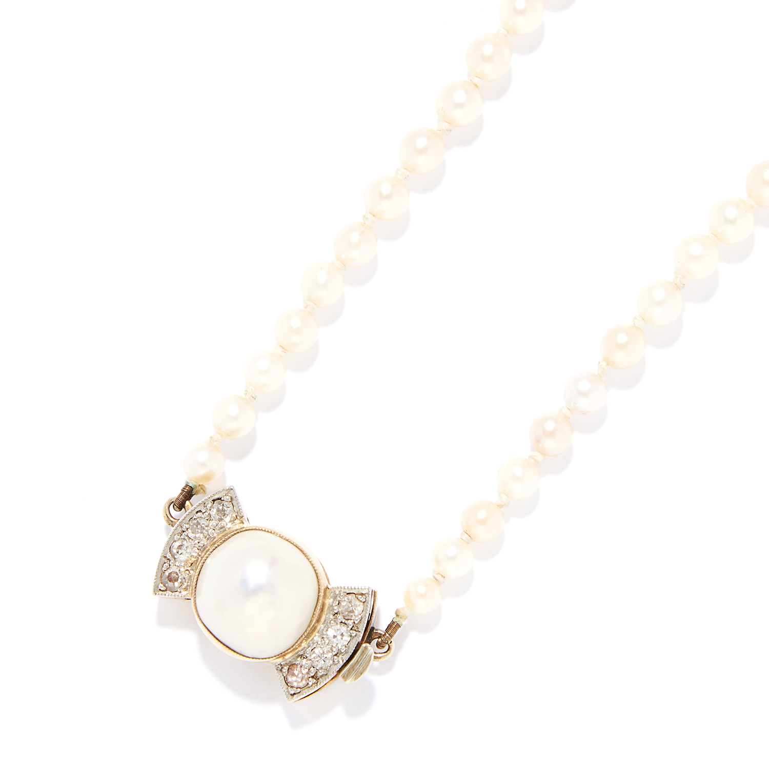 A PEARL AND DIAMOND NECKLACE in yellow gold, comprising of a single row of 127 pearls,with pearl and - Image 2 of 2