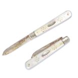 ANTIQUE MOTHER OF PEARL FRUIT KNIFE in sterling silver, the mother of pearl is engraved with foliate