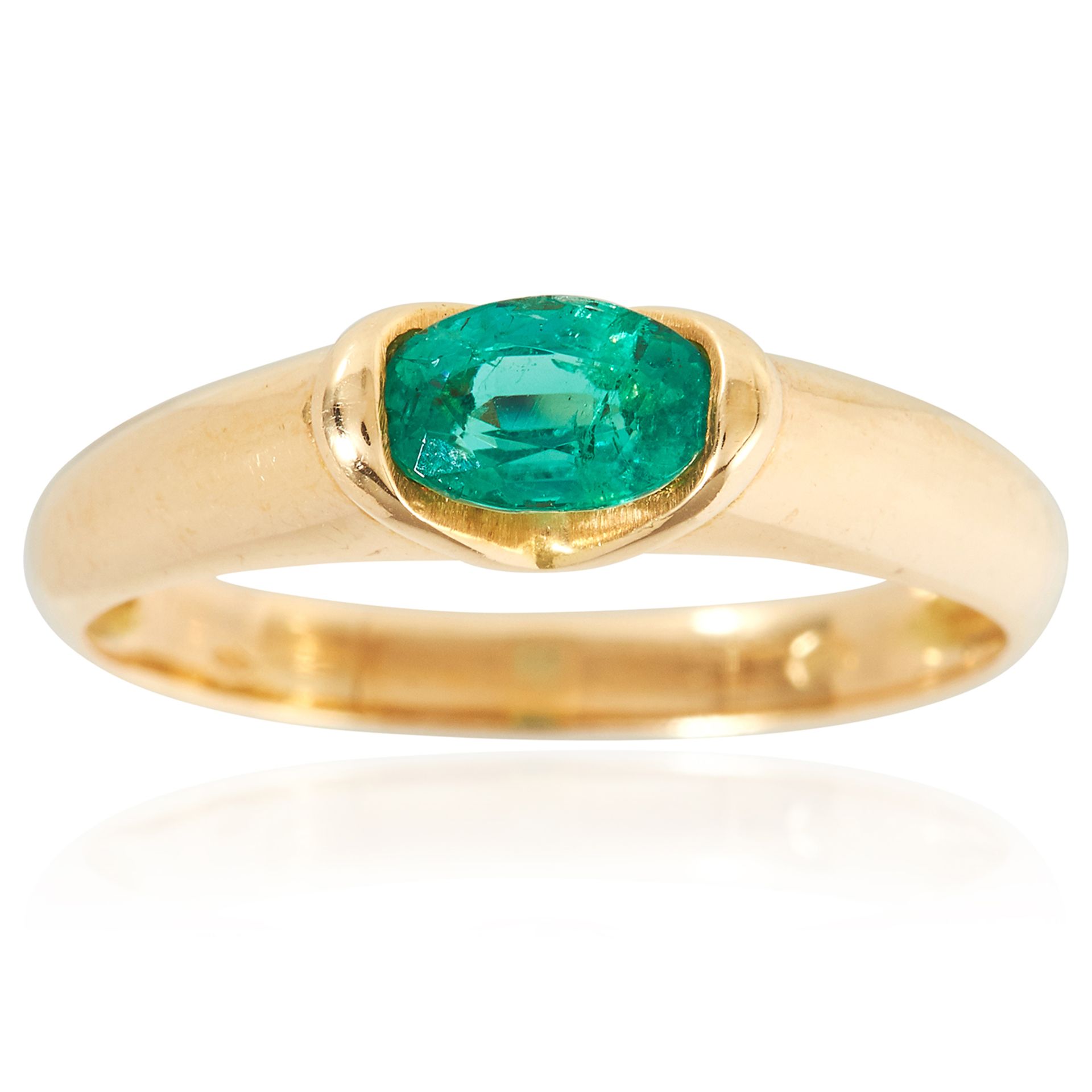 AN EMERALD DRESS RING in 18ct yellow gold, set with an oval cut emerald within a plain band,